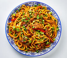 Жареная лапша с курицей