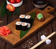 Ролл с лососем и сыром