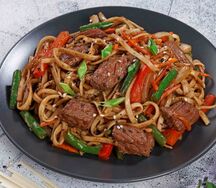 Удон с телятиной под соусом Черный перец