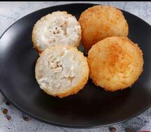 Рисовые шарики с курицей