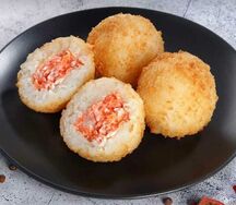 Рисовые шарики с лососем