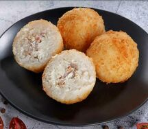 Рисовые шарики с угрем