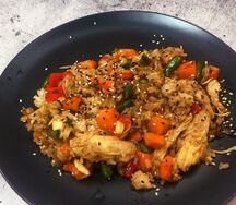 Рис с курицей под соусом Черный перец