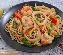 Удон с морепродуктами под китайским соусом