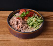 Каша с тунцом и овощами