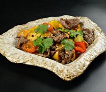 Теплый салат с говяжьей вырезкой