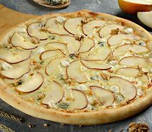 Пицца Горгонзола с грушей и грецким орехом