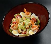 Цезарь с тигровыми креветками