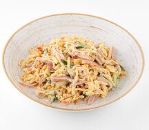 Салат с ветчиной и яичным блином