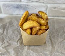 Картофель по-деревенски с сырным соусом