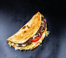 Пита с BBQ и пастрами