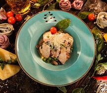 Розовые тальятелле с куриной грудкой