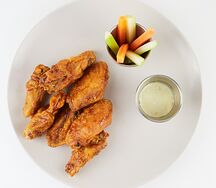 Куриные крылья с соусом сладкий чили