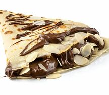 Блин с орехово-шоколадной пастой Nutella и миндальными лепестками