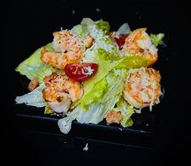 Салат Цезарь с креветками