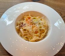 Карбонара с курицей и беконом