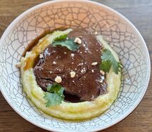 Телячьи щеки с картофельным пюре