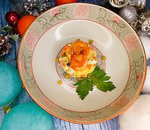 Салатик Оливье с тигровыми креветками