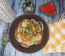 Удон со свининой и овощами