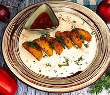Картофельные дольки в специях с соусом барбекю