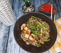 Лапша с лососем в соусе терияки