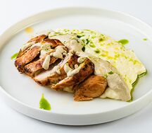 Куриное филе с эларджи и соусом баже