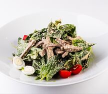 Салат с языком и перепелиными яйцами