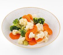 Брокколи с морковью и цветной капустой