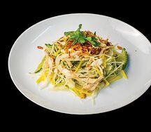 Салат манго с курицей