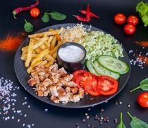Шаурма в тарелке со свининой