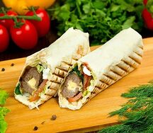 Люля-кебаб из говядины в лаваше