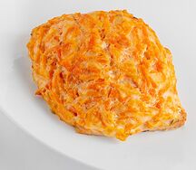 Кета, запечённая под овощами 