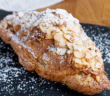 Миндальный круассан