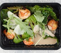 Салат с авокадо на гриле, шпинатом и креветками