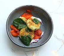 Сырники с зеленью и форелью