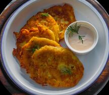 Бабушкины драники с томленой сметаной