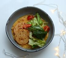 Суфле индейки с тыквенным кремом и овощным салатом