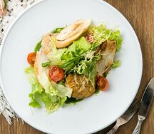 Салат Цезарь с цыпленком