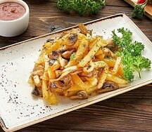 Грибы, жаренные с картофелем и луком 