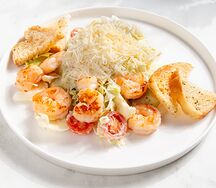 Салат Цезарь с креветками