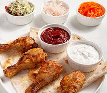 Бокс с шашлыком из куриных ножек
