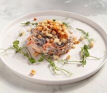 Салат с говяжьим языком и корейской морковью