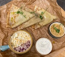 Блины с икрой щуки и копченой сметаной