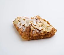 Миндальный круассан