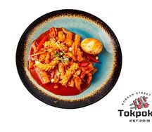 Токпокки с кальмарами и креветками