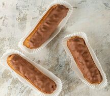 Эклер с арахисовым кремом