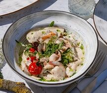 Теплый салат с дарами моря