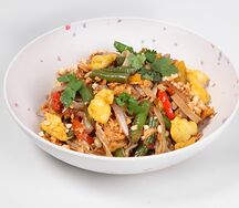Лапша Пад-тай с курицей и креветками