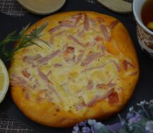 Пицца с помидорами