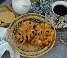 Булочка с изюмом